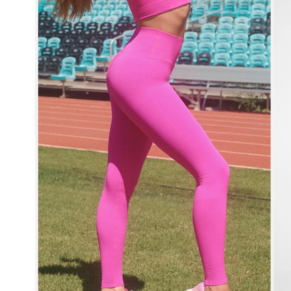 FABLETICS Sculptknot High Rise Barbiecore Leggings - Picture 2 of 14